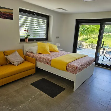 Apartmaji Rdeca Kapica Country house *