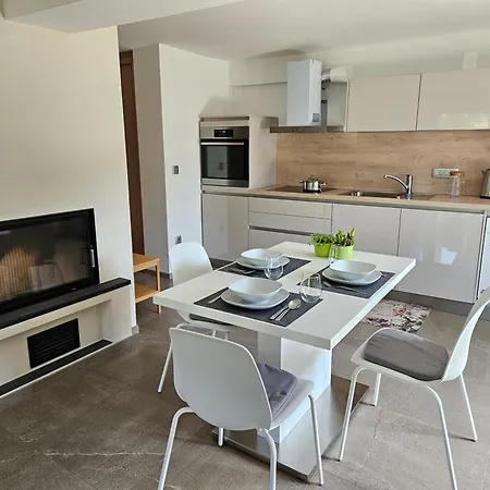 Seoska kuća Red Riding Hood Ljubljana